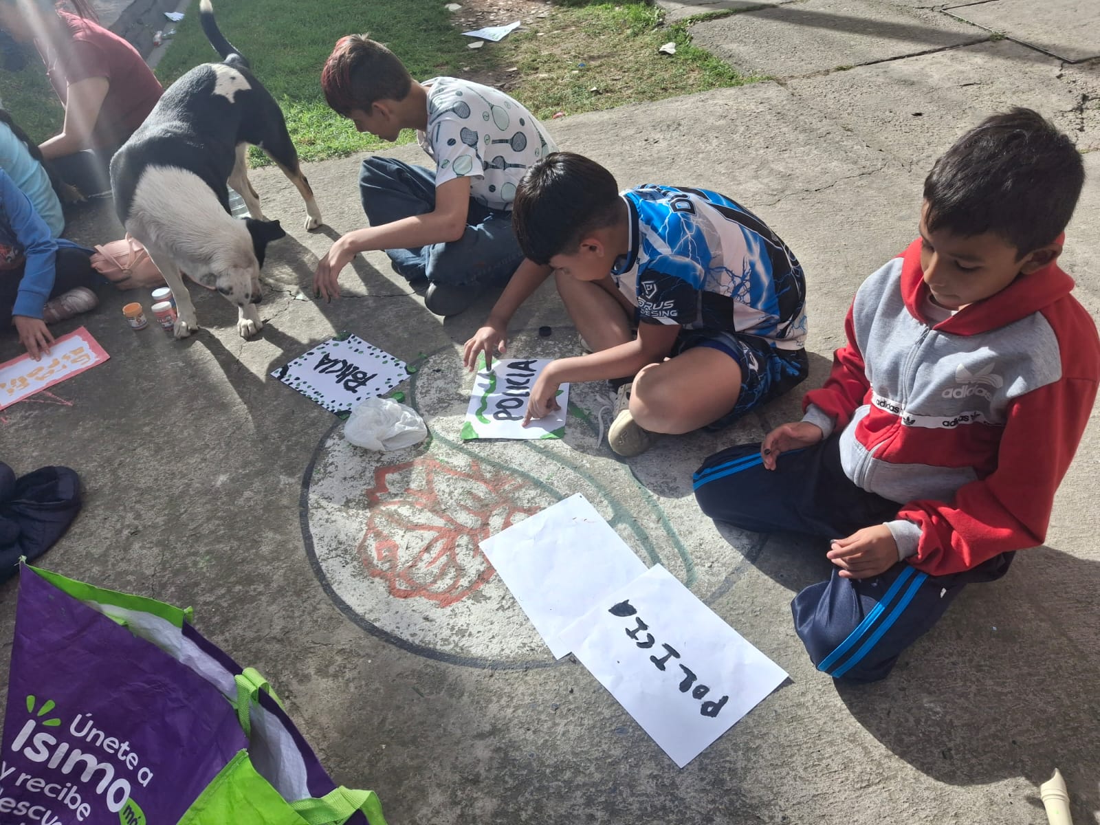 Niños y jóvenes disfrutando de las Vacaciones Recreativas, Fundación Rosas del Carmelo, Bogotá